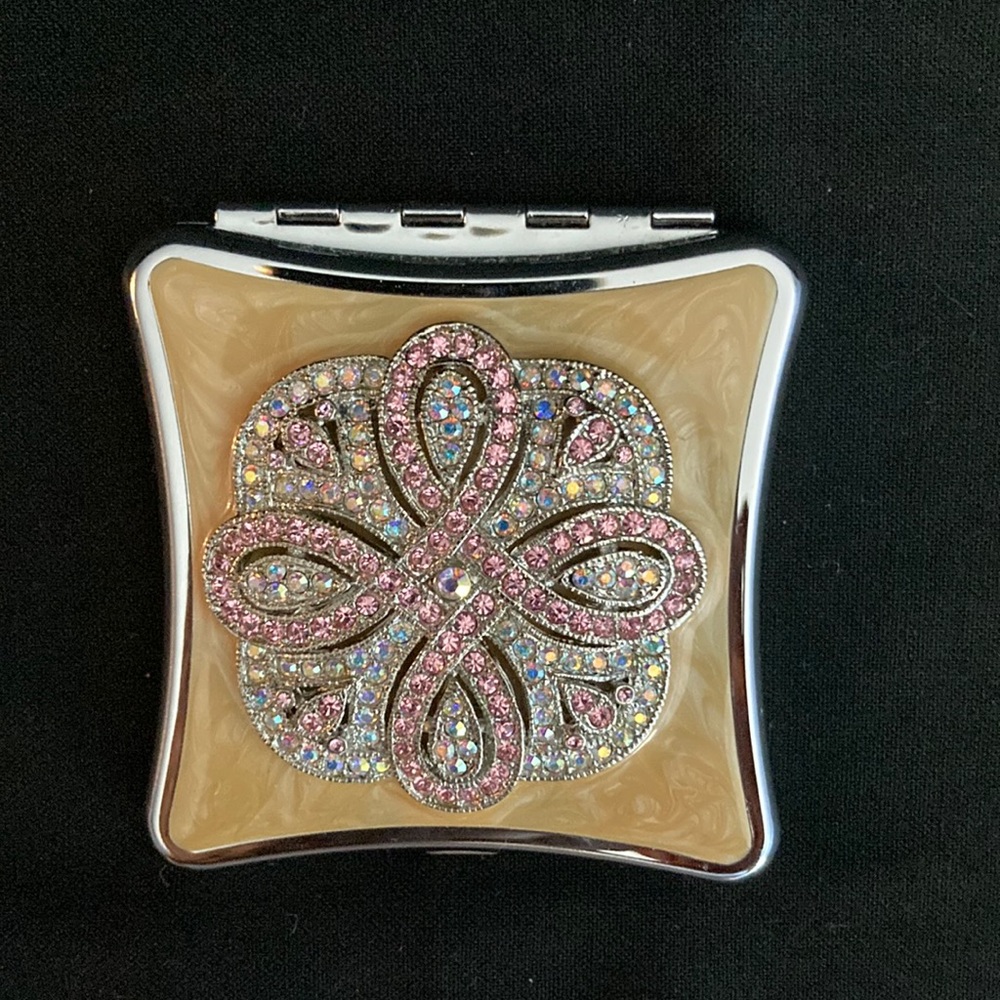 Rhinestone Compact with Mirror and Magnifying mirror